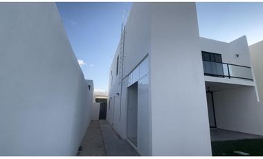Casa en venta de 4 recamaras al norte de Merida con alberca privada
