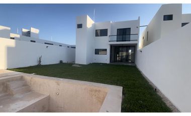 Casa en venta de 4 recamaras al norte de Merida con alberca privada