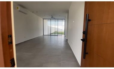 Casa en venta de 4 recamaras al norte de Merida con alberca privada