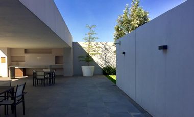 Departamento renta Solares, torre PRIVE, 2 recamáras, 2 autos, alberca, gimnasio