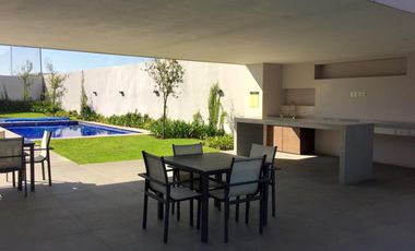 Departamento renta Solares, torre PRIVE, 2 recamáras, 2 autos, alberca, gimnasio