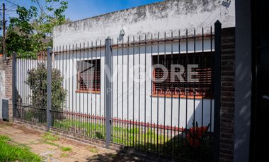 Casa en alquiler c/ cochera en Burzaco