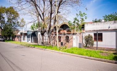 Casa en alquiler c/ cochera en Burzaco