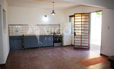 Casa en alquiler c/ cochera en Burzaco