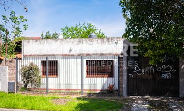 Casa en alquiler c/ cochera en Burzaco