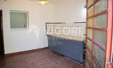 Casa en alquiler c/ cochera en Burzaco