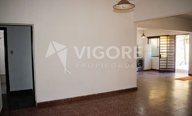 Casa en alquiler c/ cochera en Burzaco