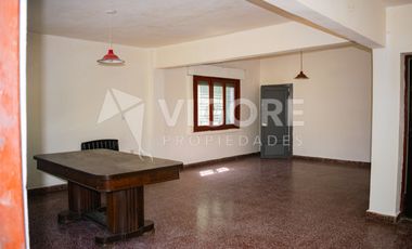 Casa en alquiler c/ cochera en Burzaco