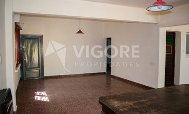 Casa en alquiler c/ cochera en Burzaco