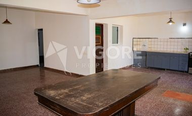 Casa en alquiler c/ cochera en Burzaco