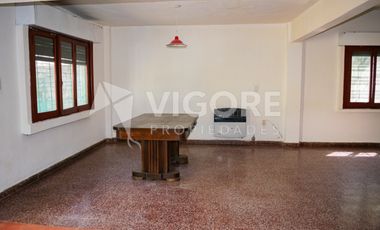 Casa en alquiler c/ cochera en Burzaco