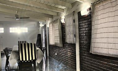 Casa en venta c/ cochera en Burzaco