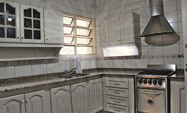 Casa en venta c/ cochera en Burzaco