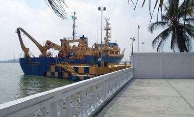 EDIFICIO  EN VENTA O RENTA  SOBRE EL RÍO Y BOULEVARD A LA PLAYA