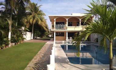 EDIFICIO  EN VENTA O RENTA  SOBRE EL RÍO Y BOULEVARD A LA PLAYA