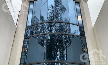 Edificio Comercial en  Venta Ubicado en Avenida Principal