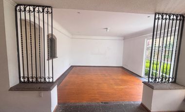 Casa en renta en la Calera con exclusiva ubicación