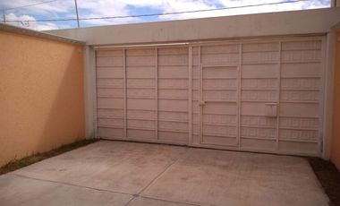 CASA EN RENTA EN CUAUTLANCINGO, CERCA DE PERIFERICO. FRACCIONAMIENTO URBALIA