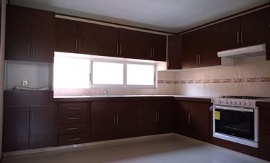 CASA EN RENTA EN CUAUTLANCINGO, CERCA DE PERIFERICO. FRACCIONAMIENTO URBALIA