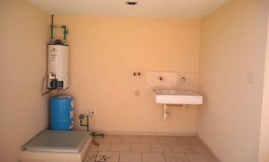 CASA EN RENTA EN CUAUTLANCINGO, CERCA DE PERIFERICO. FRACCIONAMIENTO URBALIA