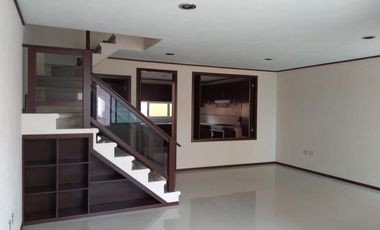 CASA EN RENTA EN CUAUTLANCINGO, CERCA DE PERIFERICO. FRACCIONAMIENTO URBALIA