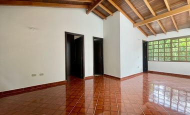 CASA EN VENTA UBICADA EN SABANETA SECTOR LA DOCTORA