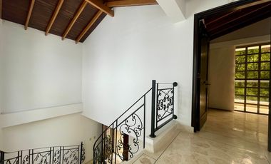CASA EN VENTA UBICADA EN SABANETA SECTOR LA DOCTORA
