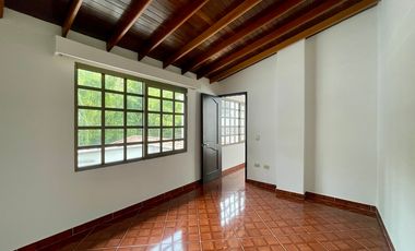 CASA EN VENTA UBICADA EN SABANETA SECTOR LA DOCTORA