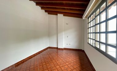 CASA EN VENTA UBICADA EN SABANETA SECTOR LA DOCTORA