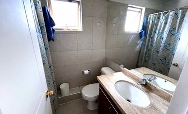 SE RECIBEN OFERTAS. Venta Hermosa Casa familiar de 3 pisos con 5D en Jardín Alto