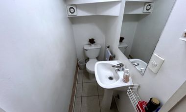 SE RECIBEN OFERTAS. Venta Hermosa Casa familiar de 3 pisos con 5D en Jardín Alto