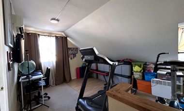 SE RECIBEN OFERTAS. Venta Hermosa Casa familiar de 3 pisos con 5D en Jardín Alto