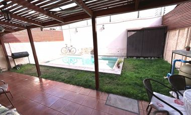 SE RECIBEN OFERTAS. Venta Hermosa Casa familiar de 3 pisos con 5D en Jardín Alto