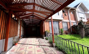 SE RECIBEN OFERTAS. Venta Hermosa Casa familiar de 3 pisos con 5D en Jardín Alto