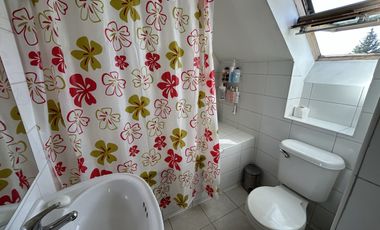 SE RECIBEN OFERTAS. Venta Hermosa Casa familiar de 3 pisos con 5D en Jardín Alto