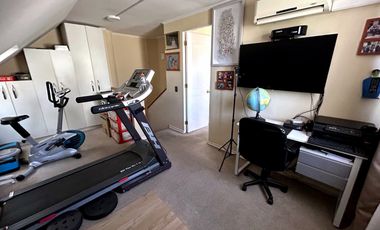 SE RECIBEN OFERTAS. Venta Hermosa Casa familiar de 3 pisos con 5D en Jardín Alto