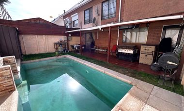 SE RECIBEN OFERTAS. Venta Hermosa Casa familiar de 3 pisos con 5D en Jardín Alto