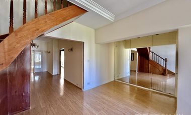 Casa en alquiler 6 ambientes con jardin y pileta