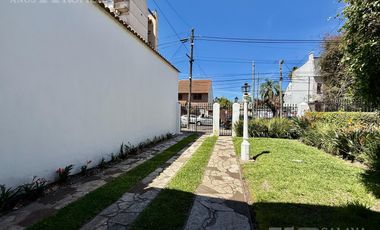 Casa en venta 6 ambientes con jardin y pileta