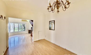 Casa en alquiler 6 ambientes con jardin y pileta