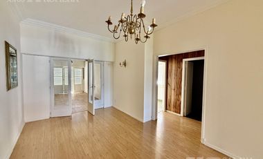 Casa en venta 6 ambientes con jardin y pileta