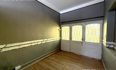 Casa en alquiler 6 ambientes con jardin y pileta