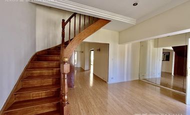 Casa en venta 6 ambientes con jardin y pileta