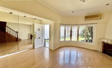 Casa en venta 6 ambientes con jardin y pileta