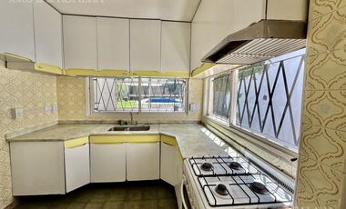 Casa en venta 6 ambientes con jardin y pileta