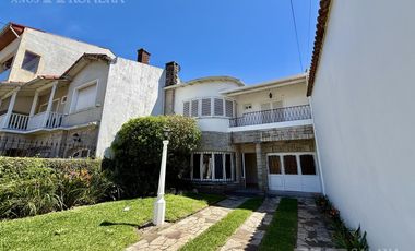 Casa en venta 6 ambientes con jardin y pileta