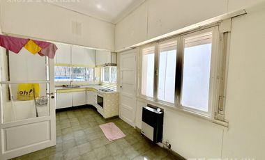 Casa en alquiler 6 ambientes con jardin y pileta