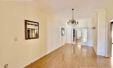 Casa en venta 6 ambientes con jardin y pileta