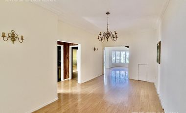 Casa en venta 6 ambientes con jardin y pileta