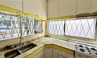 Casa en venta 6 ambientes con jardin y pileta